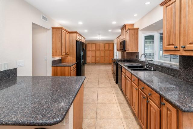 Detail Gallery Image 9 of 28 For 1502 N Ash St, Escondido,  CA 92027 - 4 Beds | 2/1 Baths
