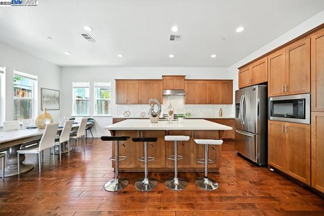 2100 Carbondale, Dublin CA: https://media.crmls.org/mediaz/a89e9dab-8b65-4c7e-9f64-bf7294ed35cc.jpg