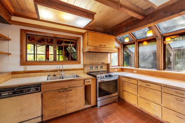 1009 Miramontes Street, Half Moon Bay CA: https://media.crmls.org/mediaz/a89ea7f0-f185-4344-8b80-539b65a16bd5.jpg