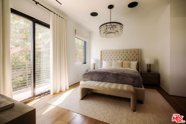 13331 Mulholland Drive, Beverly Hills CA: https://media.crmls.org/mediaz/a89ebbd1-488f-4a0a-970e-f9bc456544ec.jpg