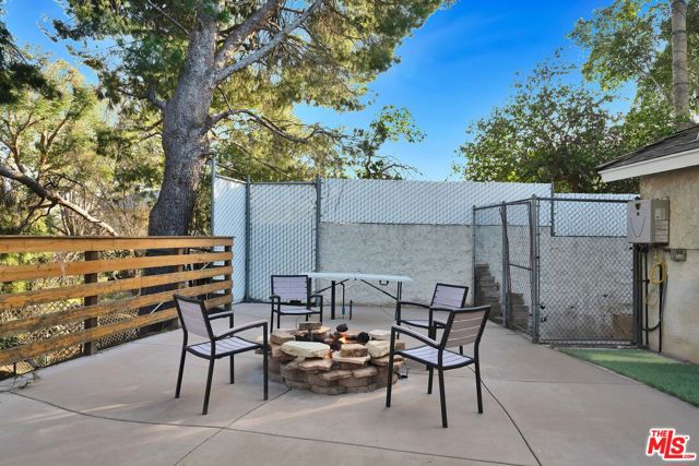 11158 Newcastle Avenue, Granada Hills CA: https://media.crmls.org/mediaz/a89efd77-6cd7-49b9-b5a5-872fd7e15408.jpg