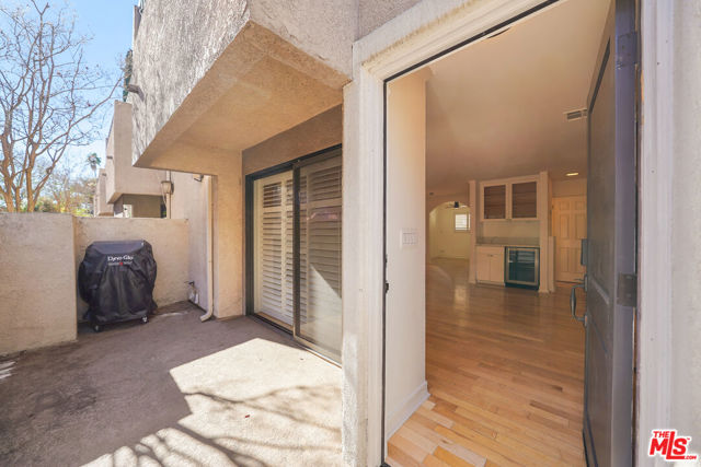 14634 Magnolia Boulevard, 7 photo 3