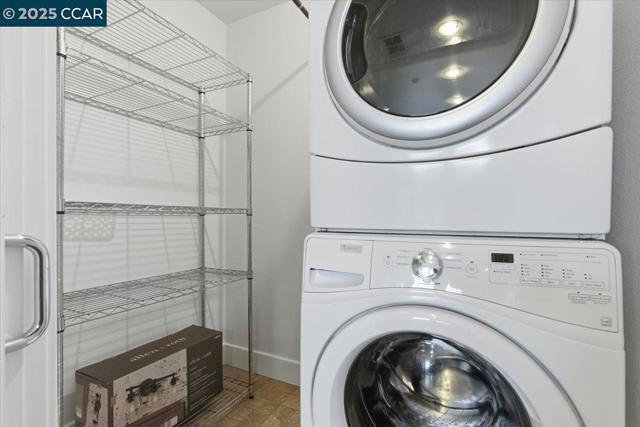 555 Ygnacio Valley Rd, Walnut Creek CA: https://media.crmls.org/mediaz/a89f2a4c-6cf6-4d38-86e0-47c9f6190883.jpg