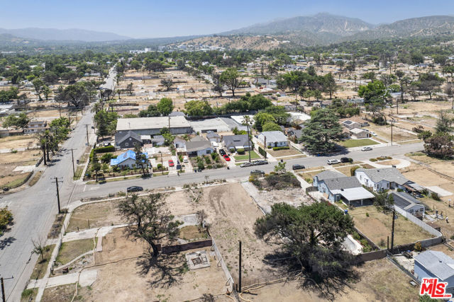 2724 Glen Avenue, Altadena CA: https://media.crmls.org/mediaz/a89fa384-8ebf-48f7-8e83-23d4b618afc6.jpg