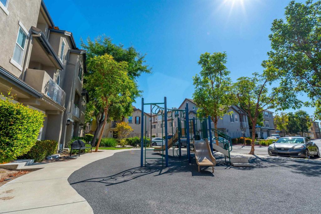 MLS #250043426SD image #25