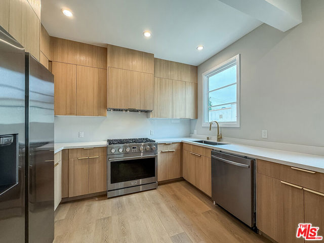 150 N Arnaz Drive, Beverly Hills CA: https://media.crmls.org/mediaz/a89fccd1-dd51-41ae-8c2a-86ea7864338f.jpg