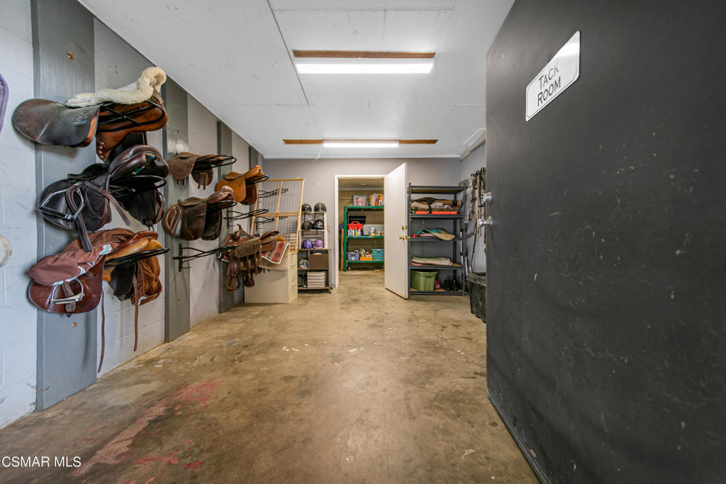 https://media.crmls.org/mediaz/a89ff0d0-d802-4936-93c6-96417d67a326.jpg?preset=X-Large