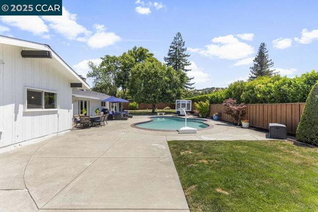 2302 Royal Oaks Dr, Alamo CA: https://media.crmls.org/mediaz/a89ff9e5-fee7-4a7c-a49e-ec2e8bfe596c.jpg
