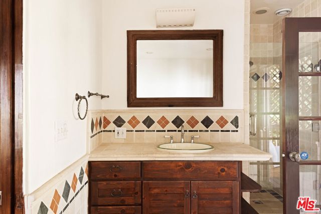 112 N Valley Street, Burbank CA: https://media.crmls.org/mediaz/a8a03562-259d-412f-baa1-9685e740564a.jpg