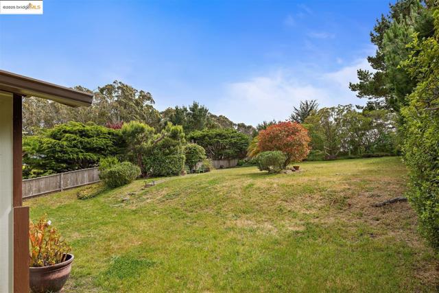 1400 Audubon AVE, Montara CA: https://media.crmls.org/mediaz/a8a040de-5984-4ef4-b5ed-0b1b82eaa2de.jpg