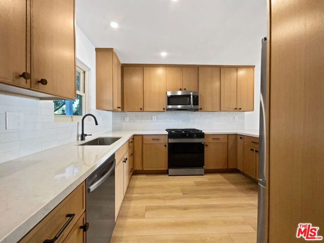 5736 Vantage Avenue, Valley Village CA: https://media.crmls.org/mediaz/a8a06ab6-35b2-4ccb-8b2d-29c3eef7e4c3.jpg