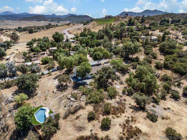 2523 San Vicente Road, Ramona CA: https://media.crmls.org/mediaz/a8a06ce2-0ad4-4de4-9346-8128bfcc2868.jpg