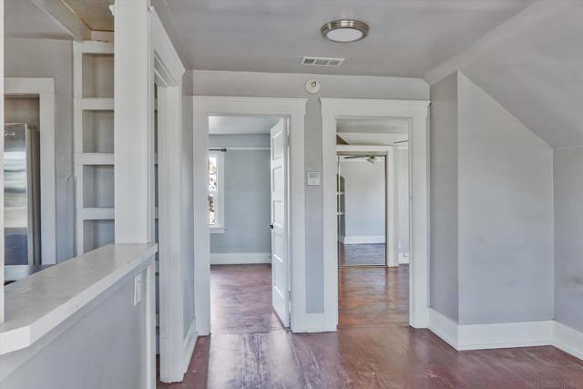 1035 Edgemont Place, San Diego CA: https://media.crmls.org/mediaz/a8a0b3d9-1b51-413d-a33d-bfd30042de74.jpg