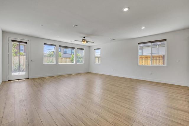 2606 Salinger Avenue, Tracy CA: https://media.crmls.org/mediaz/a8a0cf17-ee92-4aaf-9479-a3e492e67fa4.jpg
