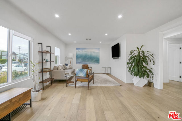 7868 Naylor Avenue, Los Angeles CA: https://media.crmls.org/mediaz/a8a0d7e7-c90b-48e7-af26-6f0764773366.jpg