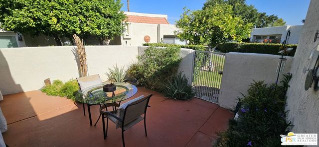 5920 Paradise Plaza, Palm Springs CA: https://media.crmls.org/mediaz/a8a16146-5d56-43bd-a77c-a6978aff37e5.jpg