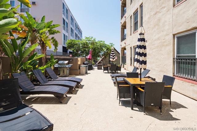 2445 Brant St, San Diego CA: https://media.crmls.org/mediaz/a8a1bb1b-01c9-4996-bfa2-608ae86a563e.jpg