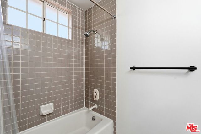 31763 Cottontail Lane, Malibu CA: https://media.crmls.org/mediaz/a8a1bd5c-3372-4232-9fde-9e3d342ce61d.jpg