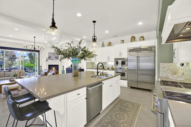 8366 The Landing Way, San Diego CA: https://media.crmls.org/mediaz/a8a233ec-4646-404c-adc8-d84027bfe3ef.jpg