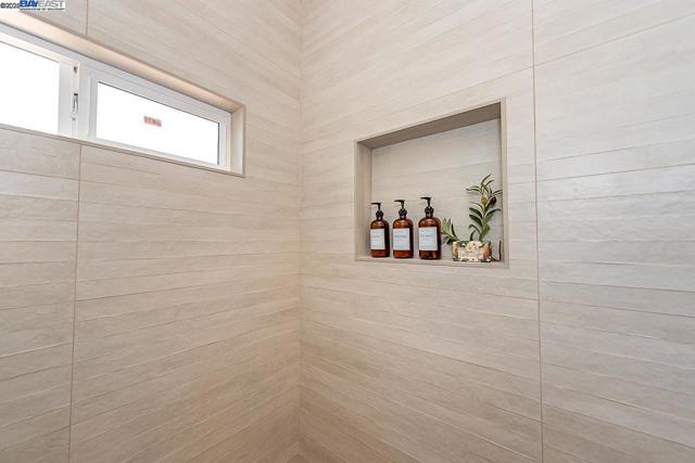 697 Lakewood Dr, Sunnyvale CA: https://media.crmls.org/mediaz/a8a30083-b28e-4dde-821b-b9a088de6c0b.jpg