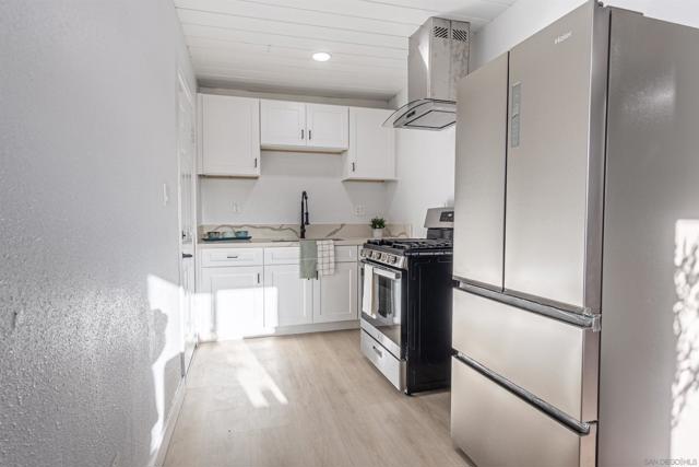 2813 15 46Th St, San Diego CA: https://media.crmls.org/mediaz/a8a31d61-151a-4eb6-8841-a548a35910f4.jpg