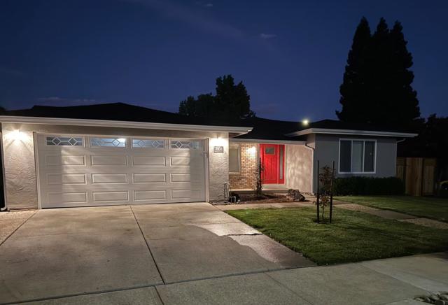 7604 Los Padres Court, Gilroy CA: https://media.crmls.org/mediaz/a8a3365d-6476-47bf-ab72-fe31cdeea078.jpg