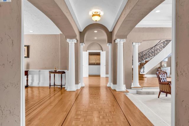 219 Valley Oaks Dr, Alamo CA: https://media.crmls.org/mediaz/a8a47dcb-2aac-4a7b-af9c-103a2bf882ea.jpg