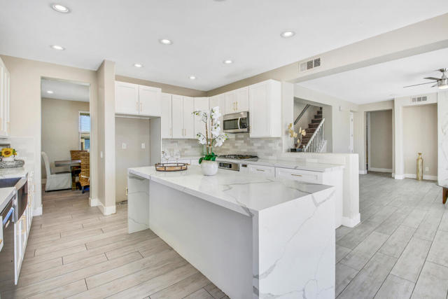 Image 10 of 39 For 37769 Thurne Street