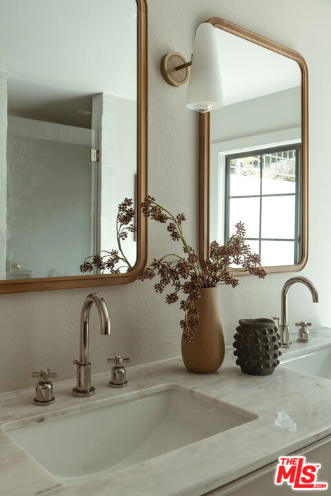 10 Village Circle, Manhattan Beach, California 90266, 3 Bedrooms Bedrooms, ,2 BathroomsBathrooms,Residential,For Sale,Village,25585917