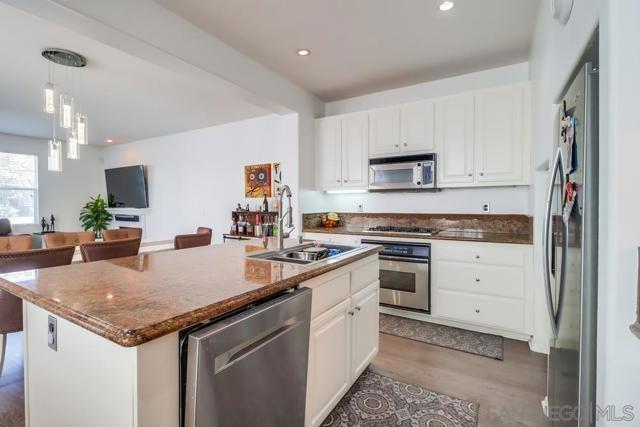 2235 Old Barn Lane, Chula Vista CA: https://media.crmls.org/mediaz/a8a721fe-d78f-4aaa-9ac7-13c54cf94209.jpg