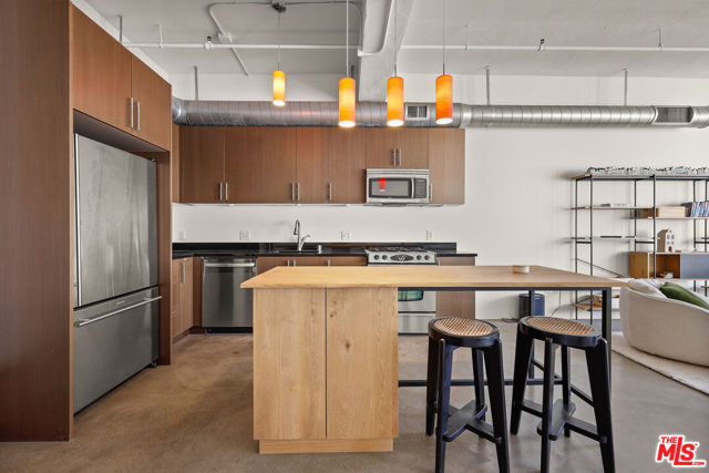 849 S Broadway, Los Angeles CA: https://media.crmls.org/mediaz/a8a7ab5a-1835-4caa-afb7-5020374c271d.jpg