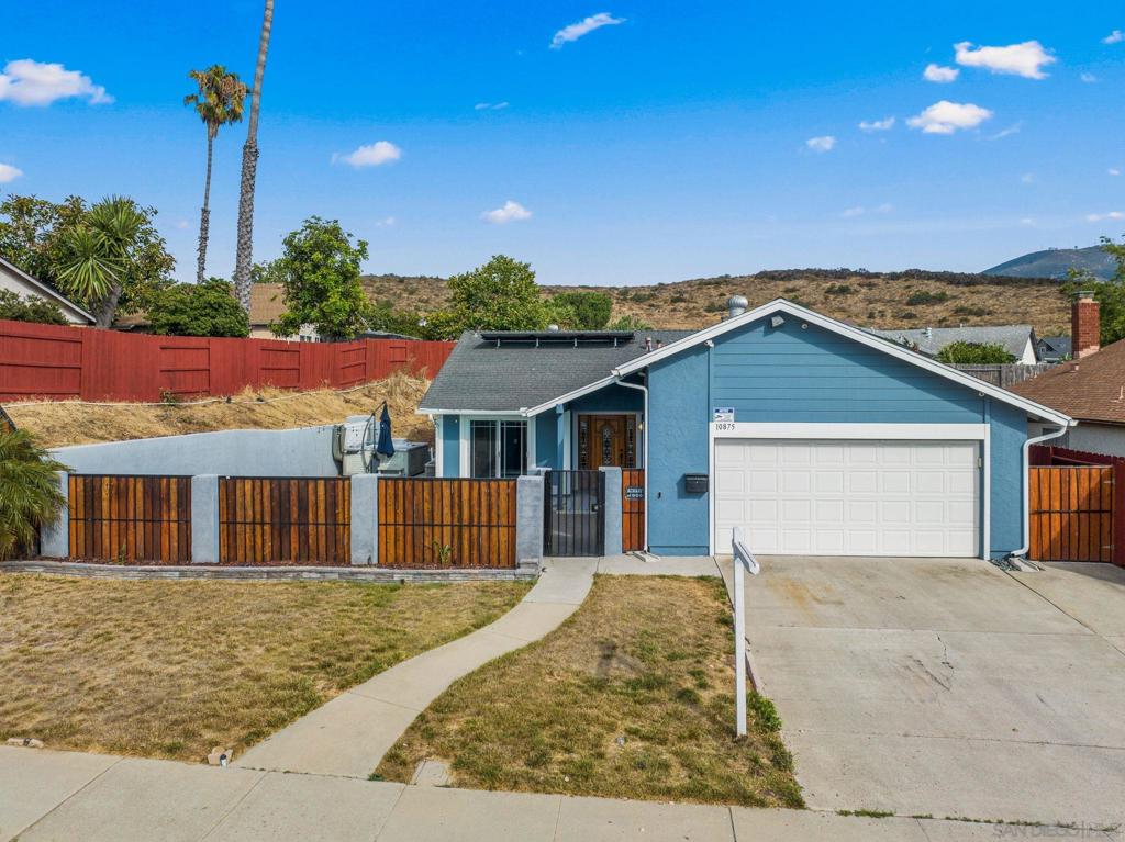 10875 Buggywhip Dr, Spring Valley, CA 91978