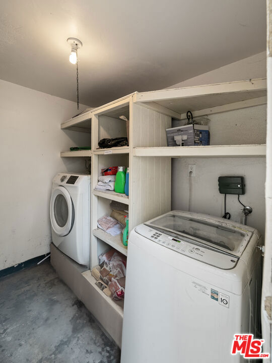 6255 W Olympic Boulevard, Los Angeles CA: https://media.crmls.org/mediaz/a8a80b8b-a84e-4e57-80a6-8d0bf904e3a9.jpg