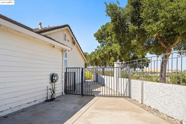 5213 Walker Ct, Antioch CA: https://media.crmls.org/mediaz/a8a903c5-7121-4e0c-8dfa-db9262cf0110.jpg