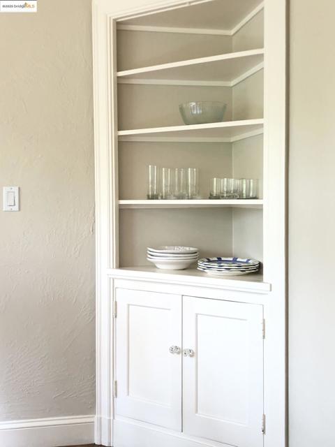 169 Ronada Ave, Piedmont CA: https://media.crmls.org/mediaz/a8a96d46-ac46-4117-a0c0-64b15485ccb3.jpg