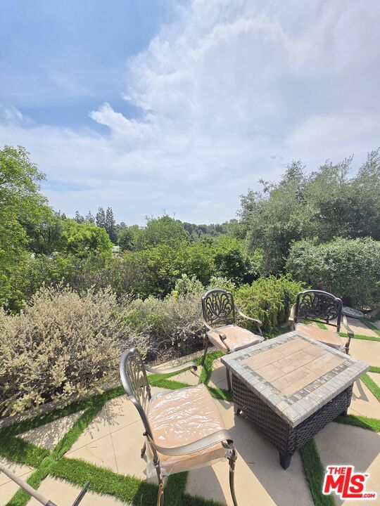 16544 Park Lane Circle, Los Angeles CA: https://media.crmls.org/mediaz/a8a9a797-7b7b-47c1-99bc-7d29c8fe3e6b.jpg