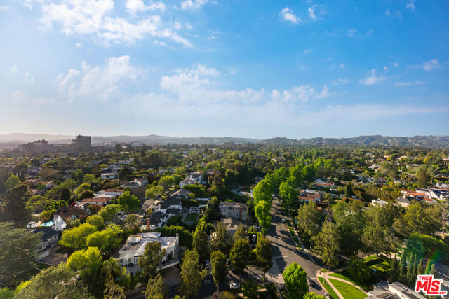 10501 Wilshire Boulevard, Los Angeles CA: https://media.crmls.org/mediaz/a8a9d915-b3c9-4758-bb71-879f459d8b84.jpg