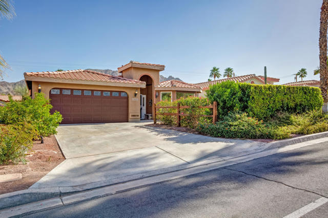 54660 Avenida Madero, La Quinta CA: https://media.crmls.org/mediaz/a8aa5327-ac9f-478e-a9ce-93bbc7ca422f.jpg