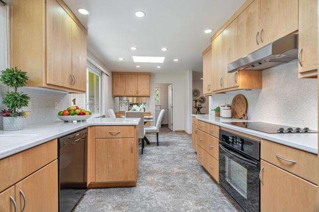 1635 Morton Avenue, Los Altos CA: https://media.crmls.org/mediaz/a8aa97fd-912f-4990-a87a-feff841b1080.jpg