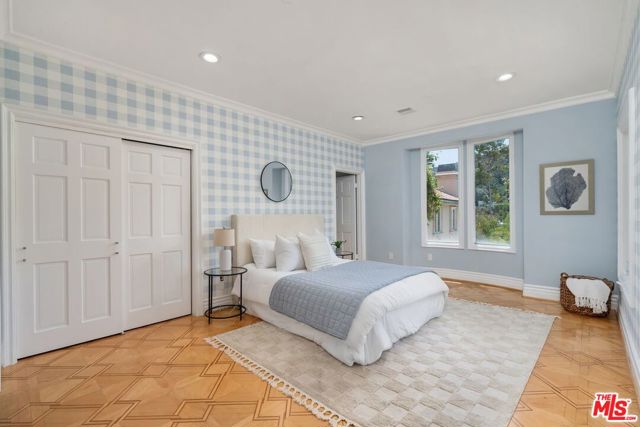 16980 Escalon Drive, Encino CA: https://media.crmls.org/mediaz/a8ac6037-2127-4991-b8d0-f50522bbe141.jpg