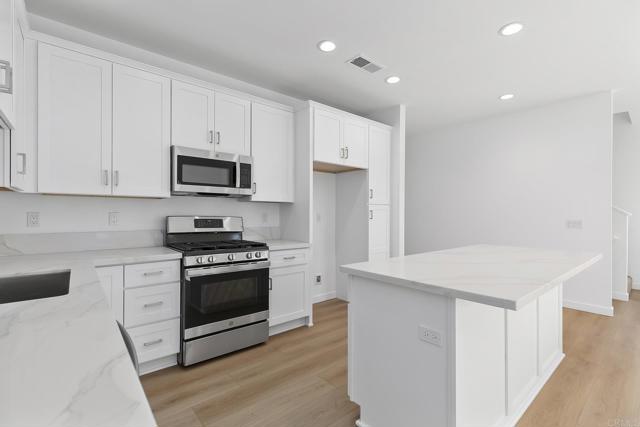 Detail Gallery Image 4 of 40 For 8579 Vista Azul Pl, Lemon Grove,  CA 91945 - 3 Beds | 2/1 Baths