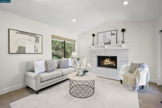 709 Liquidamber Pl, Danville CA: https://media.crmls.org/mediaz/a8ad7cd1-9c7e-4f2e-bc32-ca816efa22d0.jpg