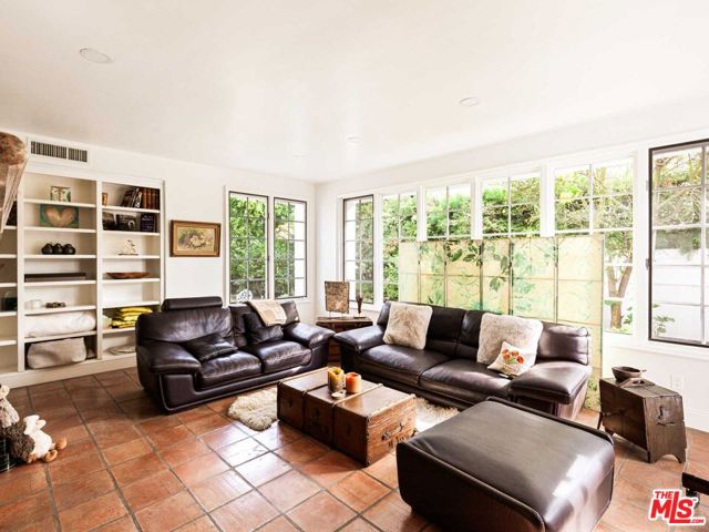 2113 Stoney Hill Road, Los Angeles CA: https://media.crmls.org/mediaz/a8ada01f-b008-47a6-811e-3347202d99a7.jpg