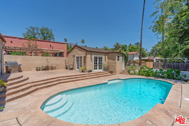 2310 Santa Anita Avenue, Altadena CA: https://media.crmls.org/mediaz/a8adc941-2c16-4eb4-88e8-08b8f7c79b0f.jpg
