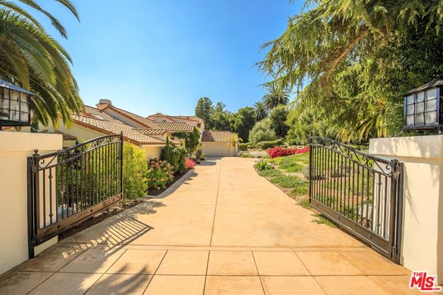 1601 Alisa Estate, Santa Barbara CA: https://media.crmls.org/mediaz/a8ae0f34-5ea8-440d-9be1-258838754499.jpg