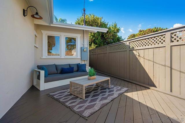 311 B Ave, Coronado CA: https://media.crmls.org/mediaz/a8ae67bd-ee98-4d15-bd7e-98b1a4c196f0.jpg