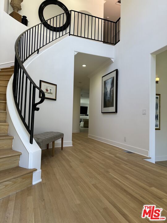 723 10th Street, Santa Monica CA: https://media.crmls.org/mediaz/a8ae7943-182f-4a83-83fb-61e7653c5c4d.jpg