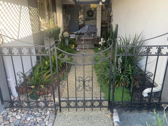 Detail Gallery Image 7 of 22 For 1637 Oak Hill, Escondido,  CA 92027 - 3 Beds | 2 Baths