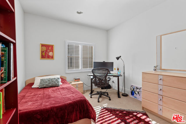 1619 Artesia Boulevard, Manhattan Beach CA: https://media.crmls.org/mediaz/a8b04135-45e7-41e9-917c-185b03cfb3f3.jpg