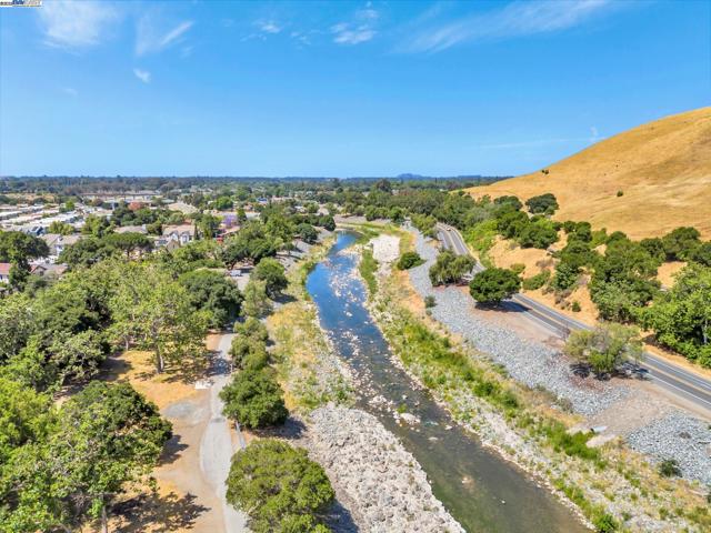 865 Old Canyon Road, Fremont CA: https://media.crmls.org/mediaz/a8b04703-4ad4-4fa1-841f-0d450d644194.jpg